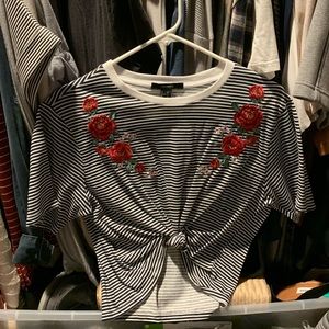 Forever 21 Cropped shirt